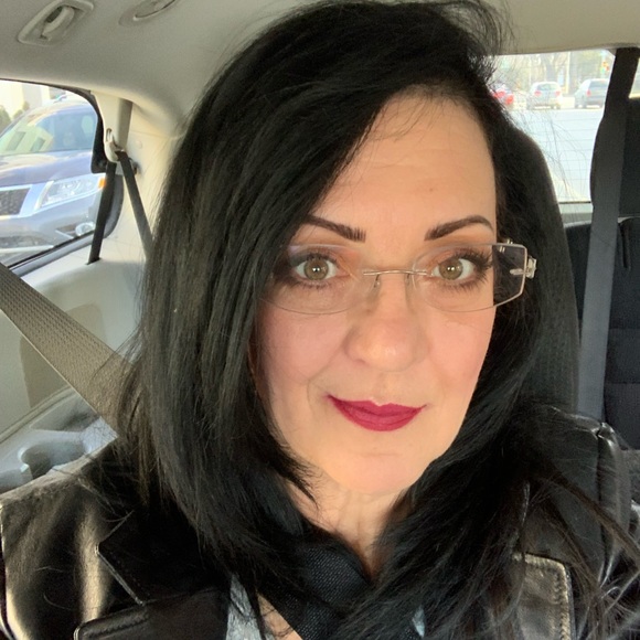 Meet your Posher, Lillian - Picture 1 of 1